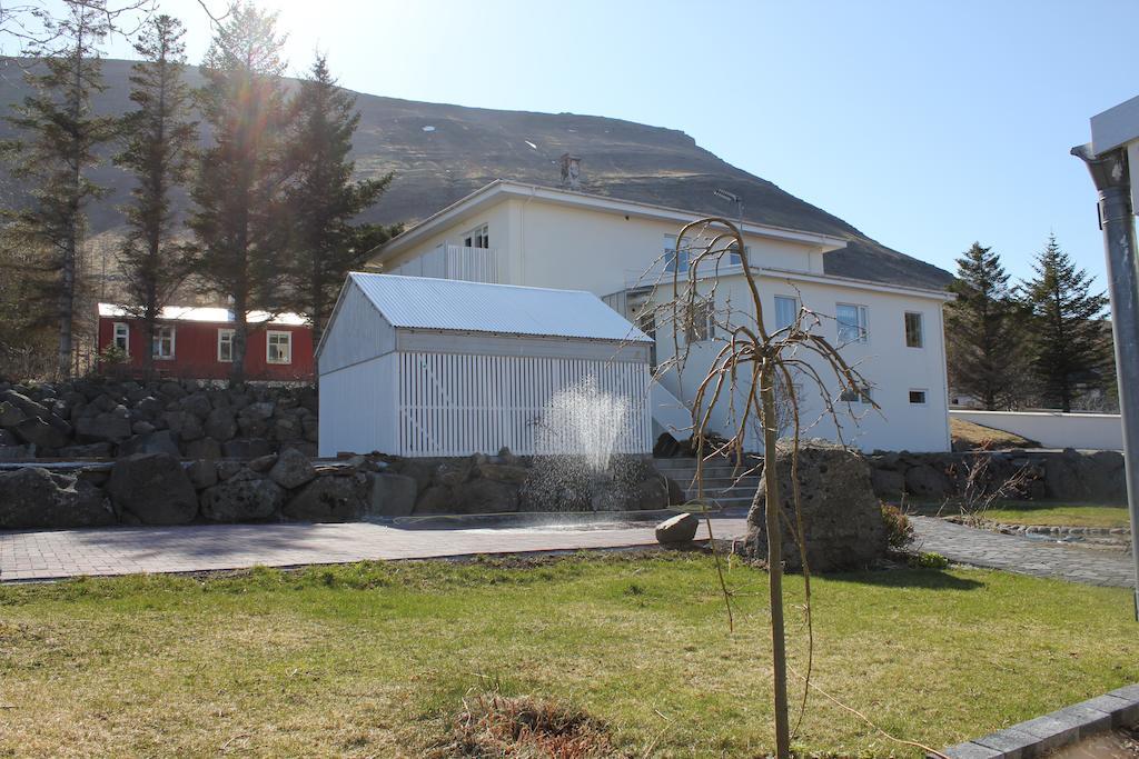 The Guesthouse By The Fjord Thingeyri Eksteriør bilde