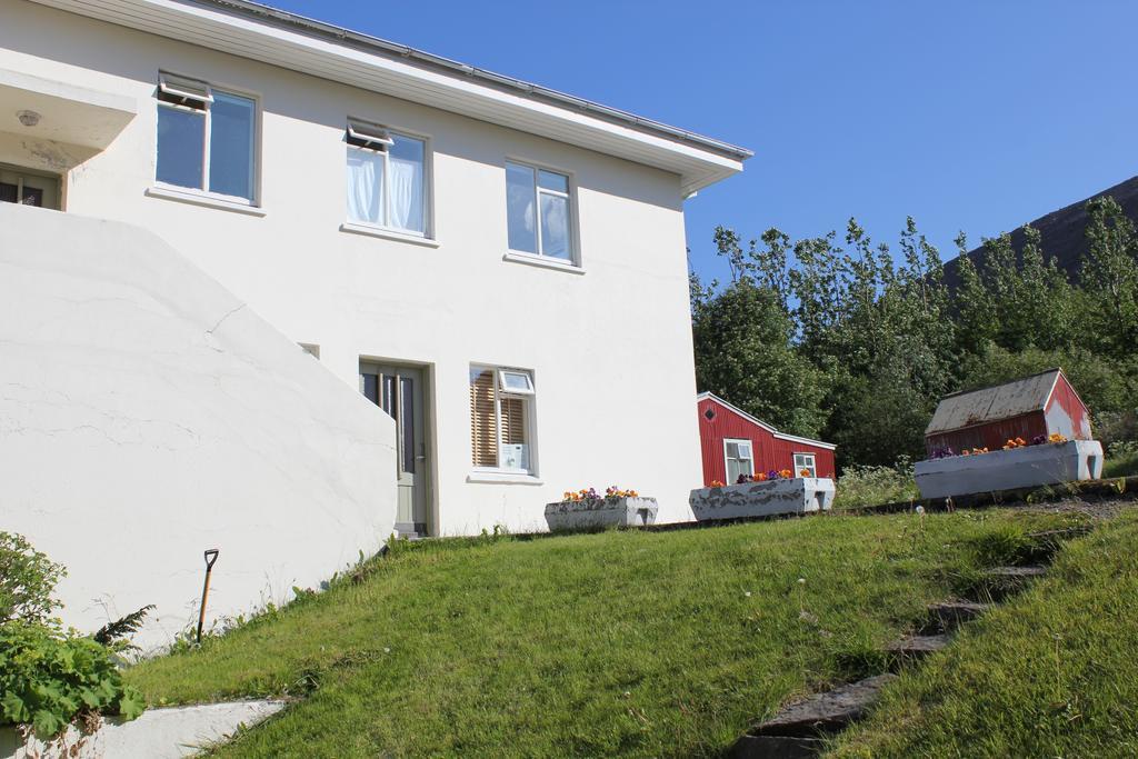 The Guesthouse By The Fjord Thingeyri Eksteriør bilde